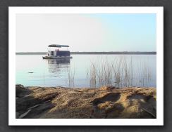 houseboat lake
